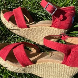Tom’s Red Espadrille Wedges W 9
